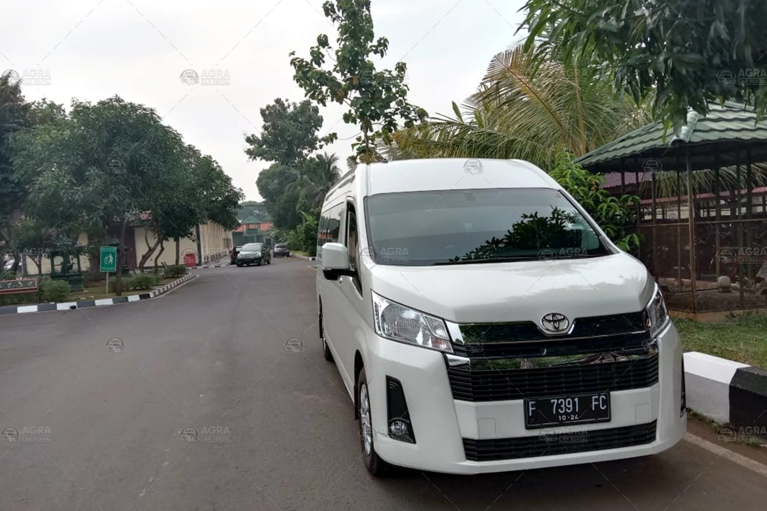 sewa hiace jakarta
